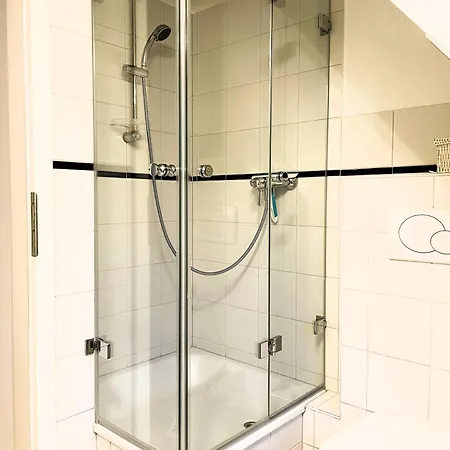 Apartament Brossolat Og, Rebbelstieg