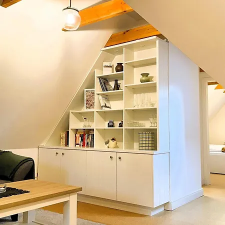 Apartament Brossolat Og, Rebbelstieg