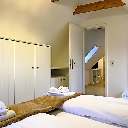 Apartament Brossolat Og, Rebbelstieg